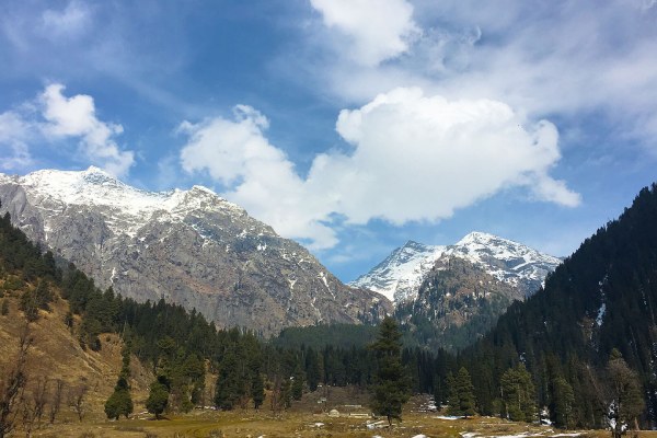 Trek to the Khilanmarg Valley Kashmirhills.com