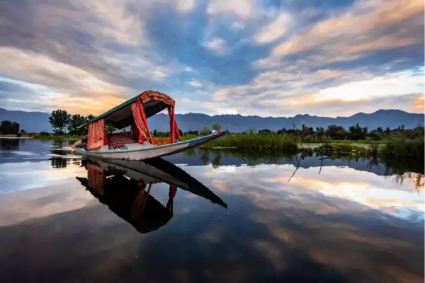 Dal Lake Kashmirhills.com