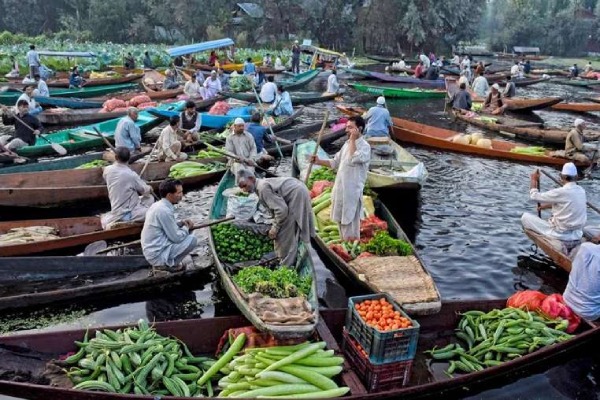 Floating Vegetable Market KAshmirhills.com