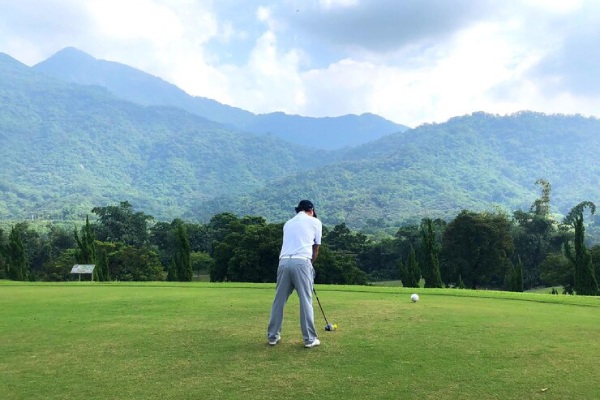 Golfing in PAhalgam in Kashmirhills.com