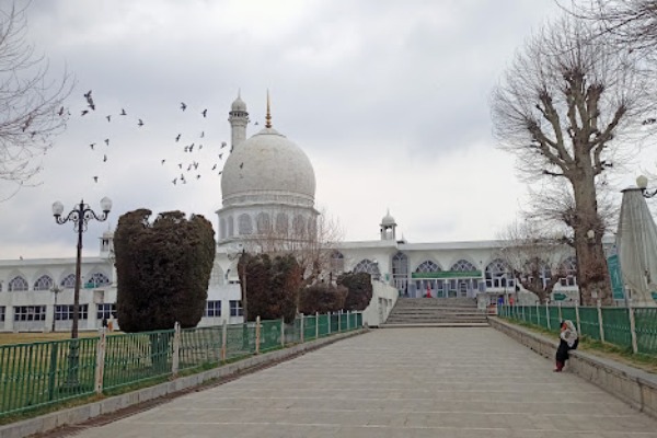 Masjid Dastgeer Sahib – Srinagar KAshmirhills.com