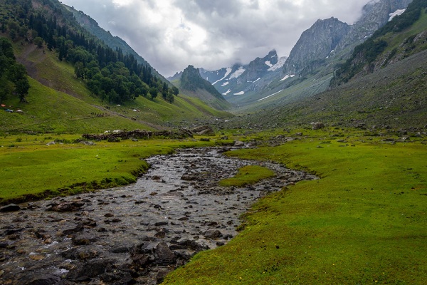 Thajiwas Glacier Sonamarg Kashmirhills.com