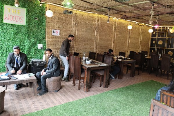 The Woods Cafe – Pahalgam kashmirhills.com