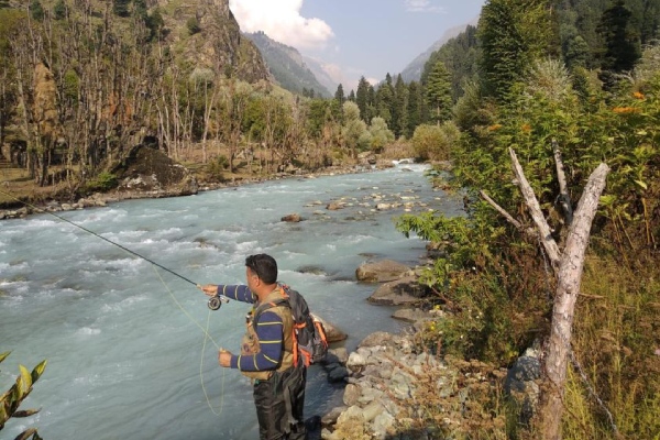 Trout Fishing in pahalgam in Kashmirhills.com (1)