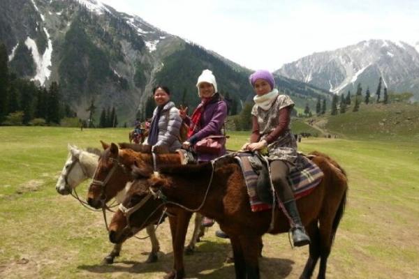 horse back riding Kashmirhills.com