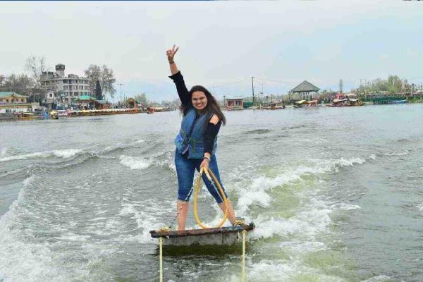 water Skiing in srinagar kashmirhills.com