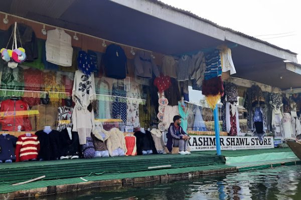 Floating Markets of Dal Lake Sonmarg Kashmirhills.com