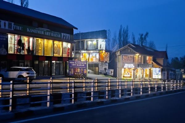 Gulmarg Main Market Kashmirhills.com