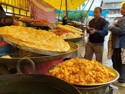 Hazratbal Market Sonmarg Kashmirhills.com