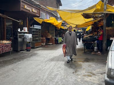 Hazratbal Market Sonmarg Kashmirhills.com