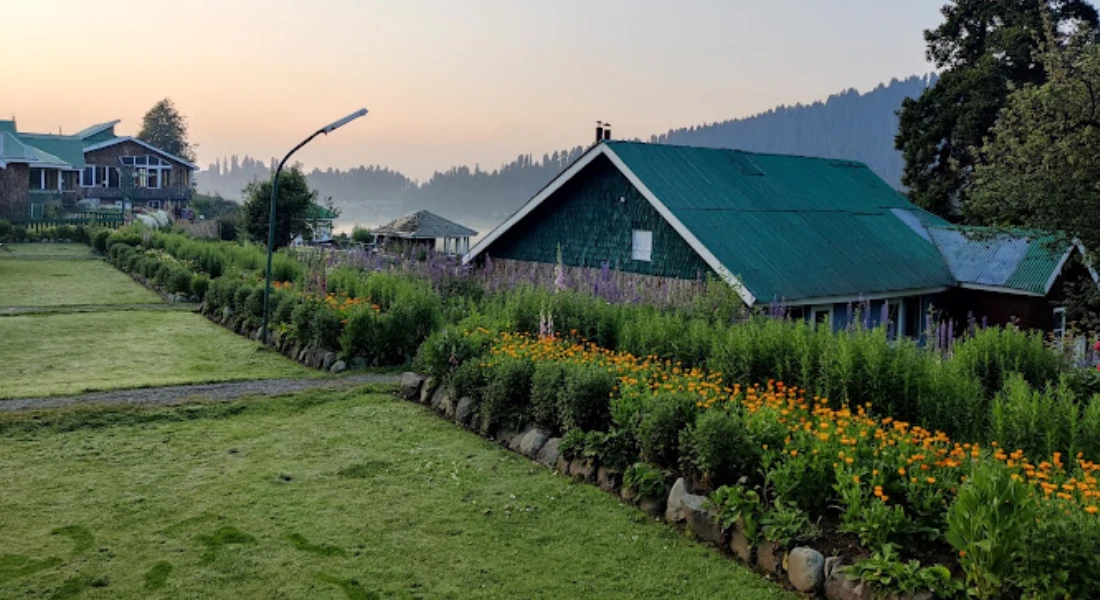 Most Popular Places & Restaurants to Eat in Gulmarg Kashmirhills.com