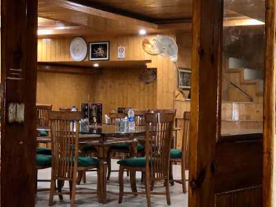 Munshi’S – Hotel And Restaurant Tangmarg KAshmirhills.com