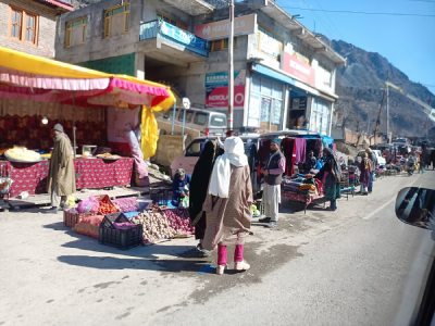 Sonmarg’s Vibrant Friday Market Kashmirhills.com