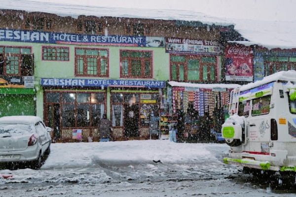 Zeeshan Hotel and Restaurant Sonamarg KAshmirhills.com