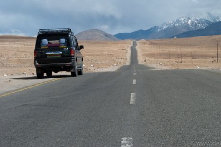 srinagar to ladakh car rentel KAshmirhills